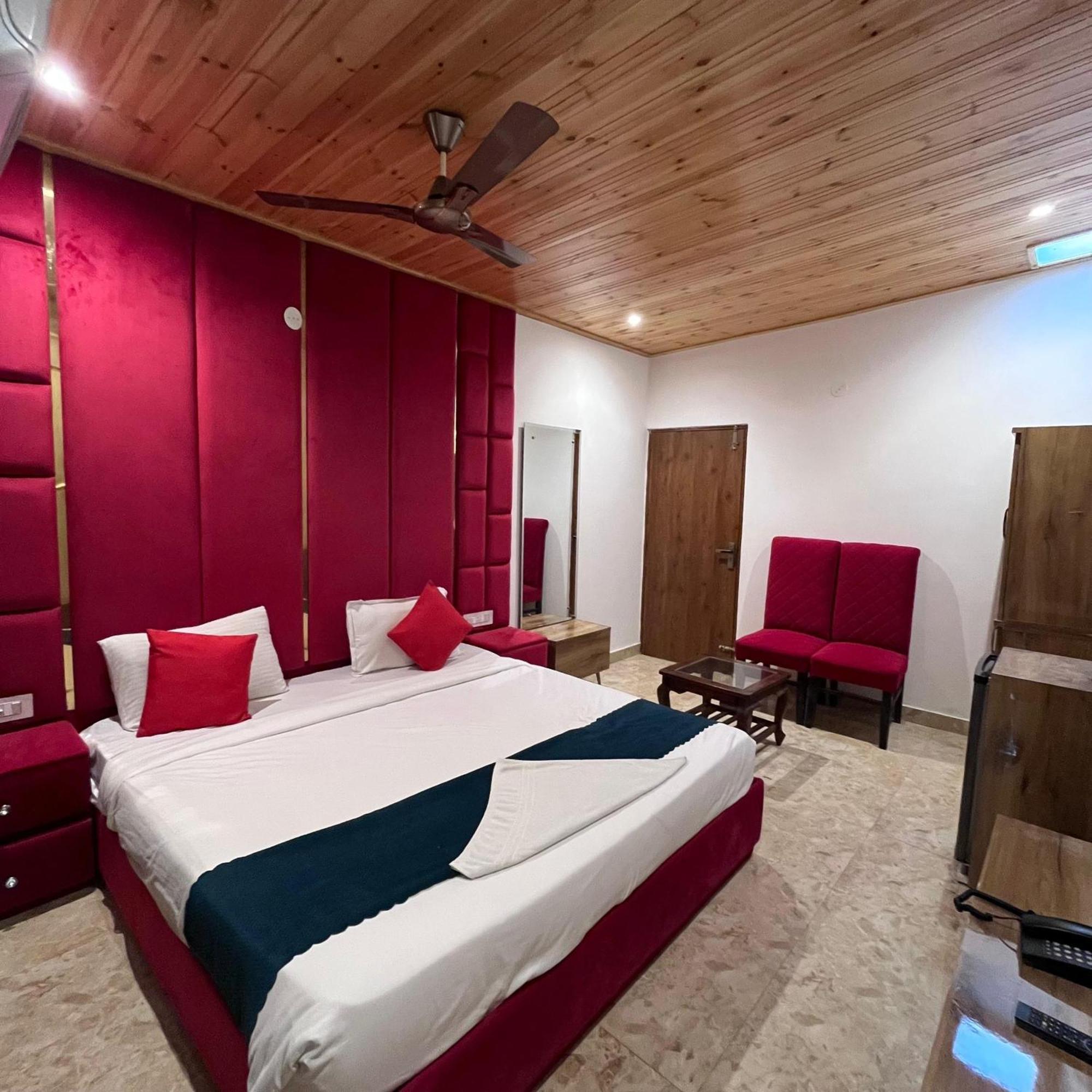 La Casca Experience Hotell Zirakpur Exteriör bild