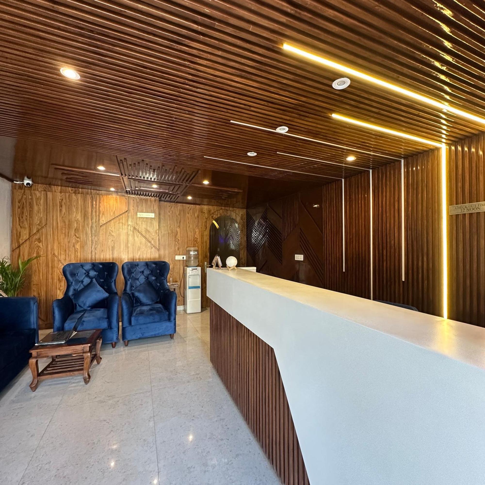 La Casca Experience Hotell Zirakpur Exteriör bild