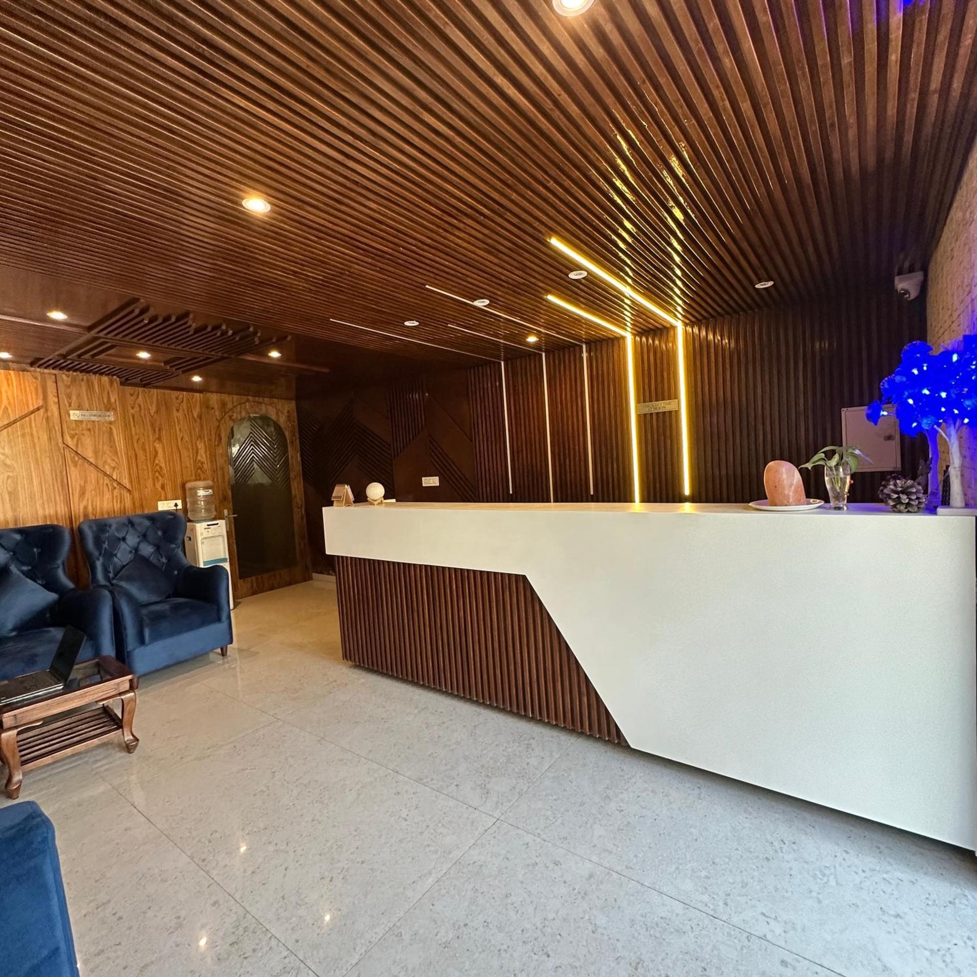 La Casca Experience Hotell Zirakpur Exteriör bild