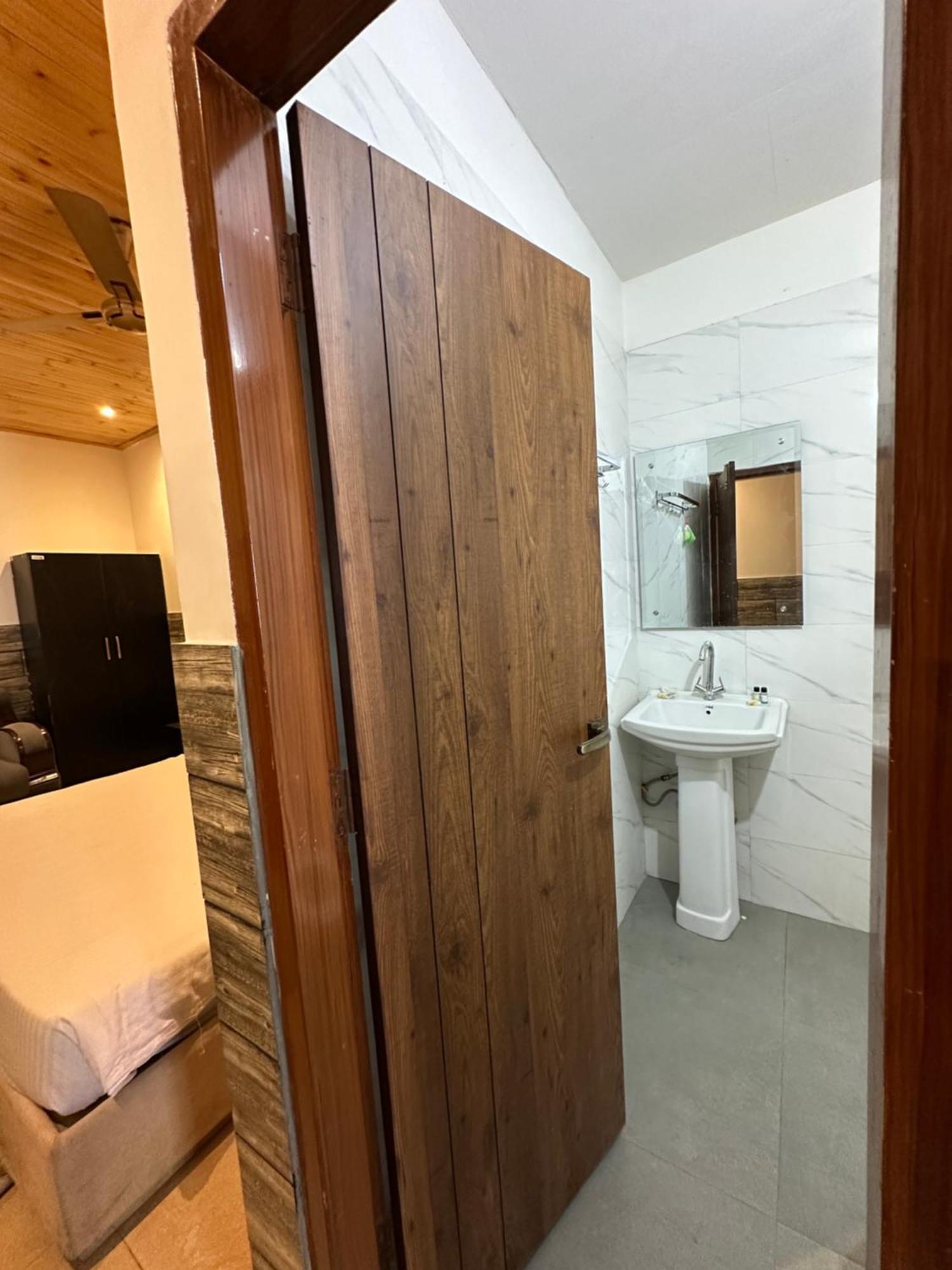 La Casca Experience Hotell Zirakpur Exteriör bild
