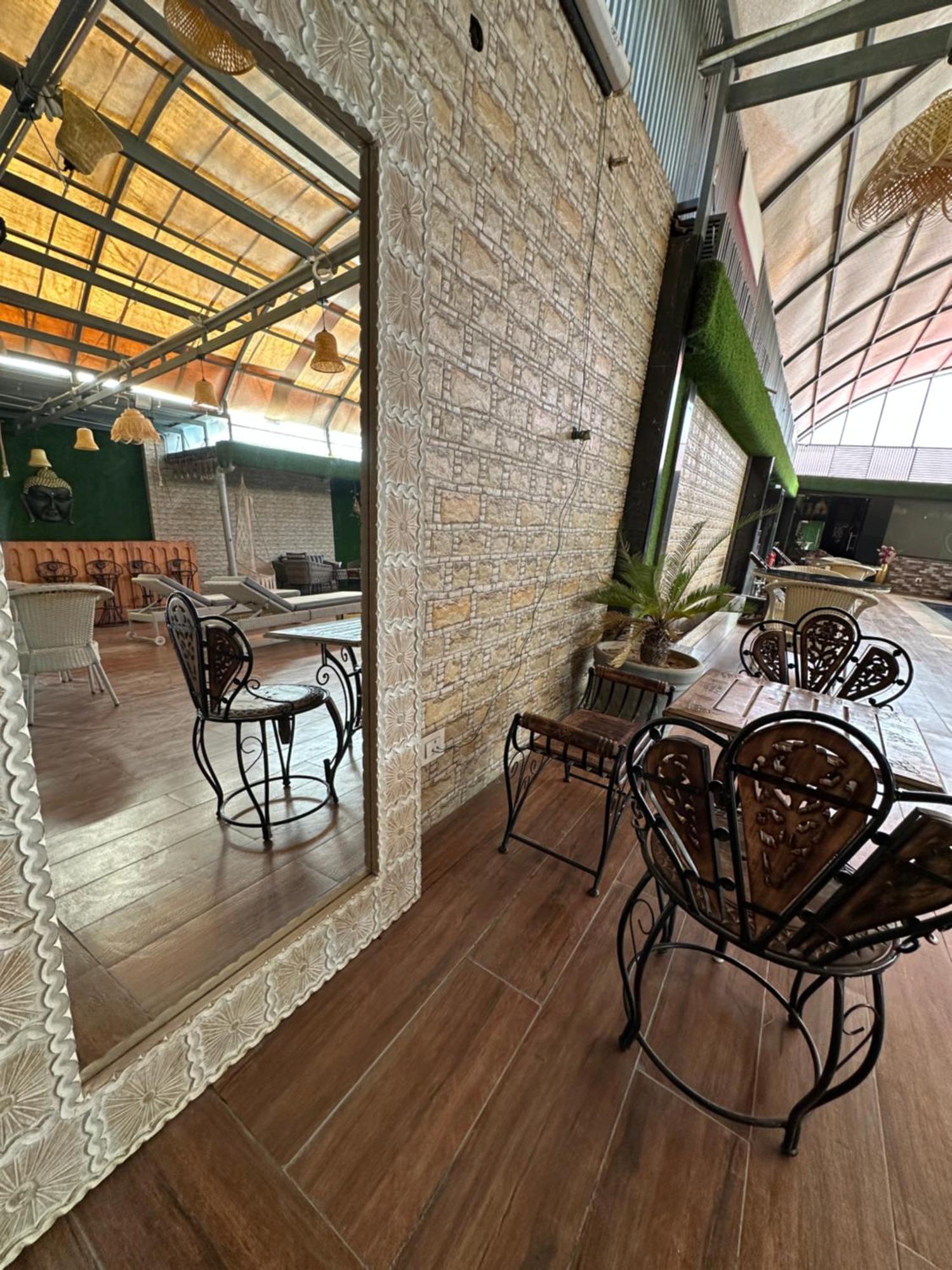 La Casca Experience Hotell Zirakpur Exteriör bild
